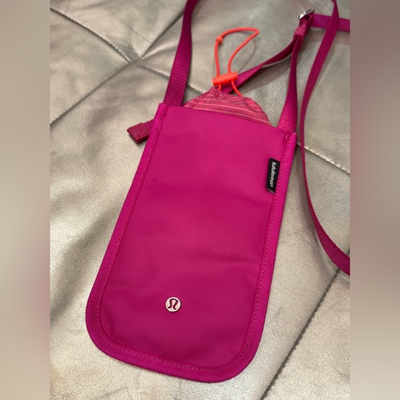 LULULEMON DRAW CORD TOP CINCH CROSSBODY BAG HOT PINK - Picture 1 of 4